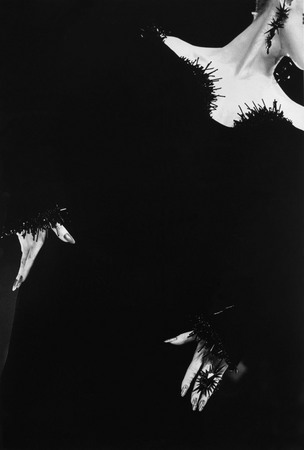 Жерар Юфера.
Тьерри Мюглер.
Коллекция высокой моды, осень-зима 1999/2000. Париж. 
июль 1999. 
©GERARD UFERAS/RAPHO
