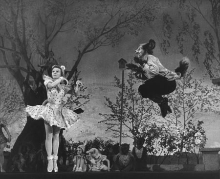 George Petrusov.
Little Stork. 
1949. 
Cat – Natalia Orlovskaya, Dog – Aleksander Tsarman