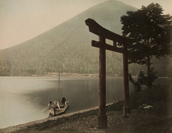 Tamamura Kozaburo.
The torii of Chugu Shrine by Lake Chuzenji, and Mt. Nantai, Nikkō.
1880—1887.
Albumen print, hand-colored.
MAMM collection