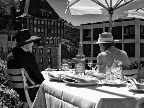 Jan Bielinski.
Couple at lunch.
St. Moritz, Switzerland.
2011.
Archival pigment print on Fine Art paper.
Property of the author