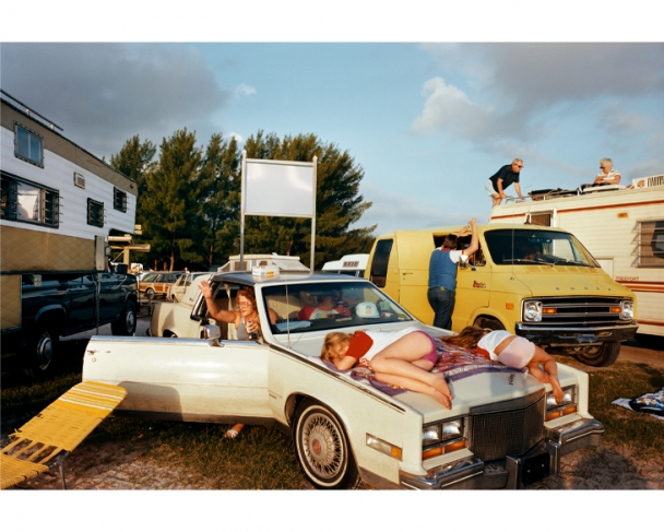 Mitch Epstein 
Cocoa Beach I, Florida, 1983 
From the series Recreation, American Photographs, 1973–1988 
© Black River Productions, Ltd. / Mitch Epstein, courtesy Galerie Thomas Zander, Cologne