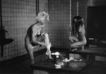 Elena Skibitskaia.
At baths. Old Petergof. 
1988. 
“Fotosoyuz“ agency.
© Yelena Skibitskaya