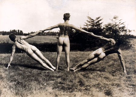 Герхард Рибике.
Трое обнаженных мужчин. 
1926. 
Галерея Бодо Ниман, Берлин