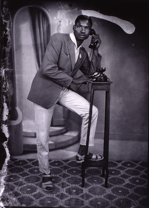 Seydou Keïta.
Sans titre, 1959-60.
Tirage argentique.
© Keïta/IPM Courtesy CAAC-The Pigozzi Collection, Geneva