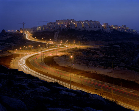 Саймон Норфолк.
Хар-Хома, одно из новых незаконных поселений, строящихся, чтобы окружить Иерусалим. Обычно поселения строятся на вершинах холмов