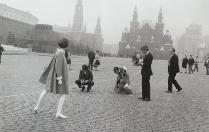 Robert Doisneau. Pierre Cardin Fashion. Red Square. 1967. Courtesy of Rapho/Top, Paris