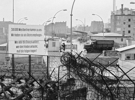Klaus Schutz.
Border between East and West sectors of Berlin at Heinrich-Heine-Strasse. 
January 4, 1966. 
© Presse- und Informationsamt der Bundesregierung (BPA)