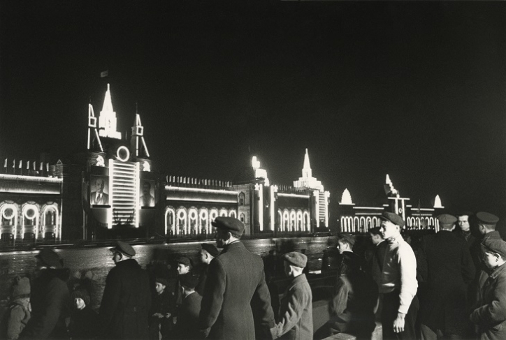 Emmanuil  Evzerikhin. 
Festive illuminations.
Moscow, 1949. 
Gelatin silver print from original negative.
Collection of the Multimedia Art Museum, Moscow.