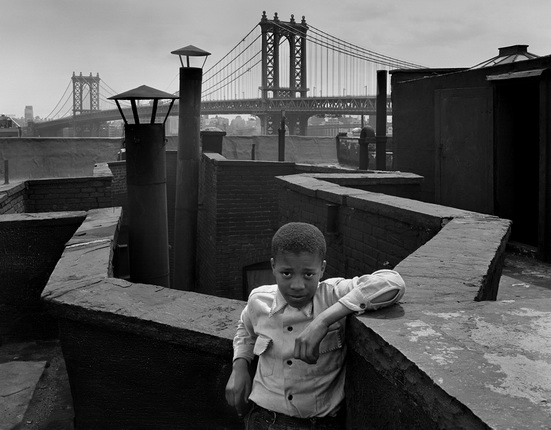 Walter Rosenblum.
Boy on a roof, Pitt street, NYC.
1947.
© Rosenblum Photography Collection