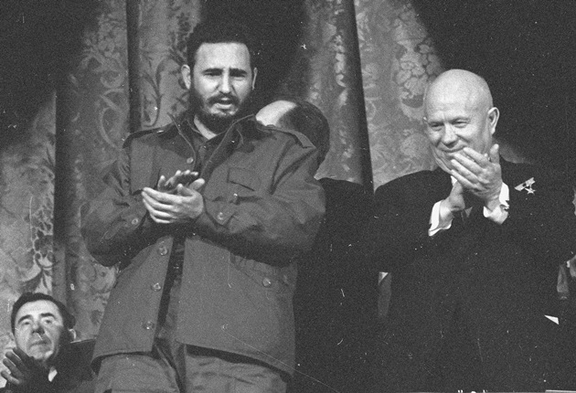 Виктор Ахломов
Фидель  Кастро — кубинский революционер и Первый секретарь ЦК КПСС Никита Хрущёв (слева направо) в Большом театре. Москва. 1 мая 1963