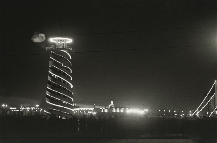 Emmanuil  Evzerikhin 
Illuminations during the carnival at Gorky Central Park celebrating publication of the USSR Constitution Project
Moscow, 1936 
Gelatin silver print from original negative
Collection of the Multimedia Art Museum, Moscow.