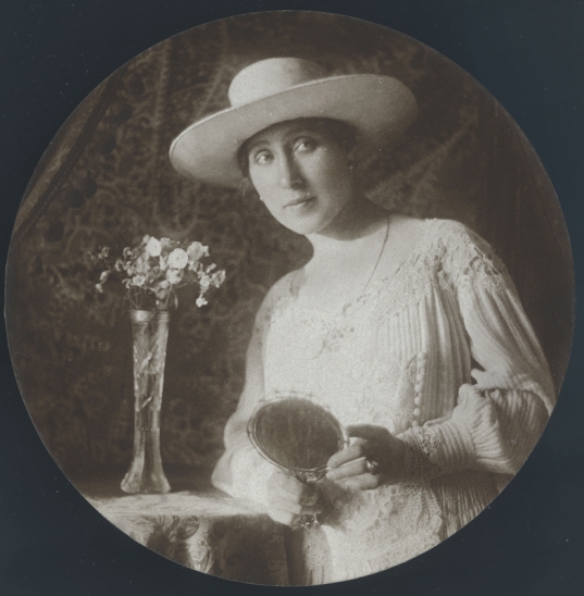 Гринберг А.Д.
Портрет молодой женщины. 
1920-1936
Серебряножелатиновый отпечаток.