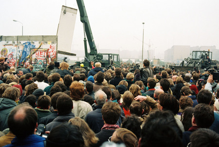 Heiko Specht.
Fall of the Berlin Wall. 
November 12, 1989. 
The Check Point at Potsdamer Platz. 
© Presse- und Informationsamt der Bundesregierung (BPA)