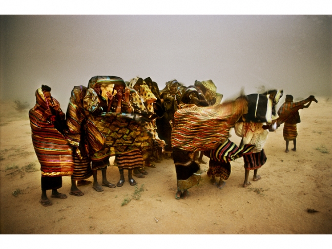 Паскаль Мэтр.
Нигер, 1996.

Женщины племени водабе во время песчаной бури в долине Азвак.

© Pascal Maitre/Myop/Panos.