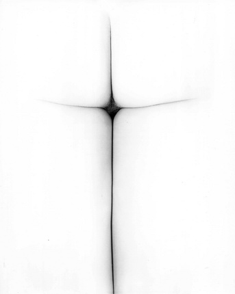 Erwin Blumenfeld.
In hoc signo vinces [In this sign you will conquer].
1967.
Switzerland, Private collection.
© The Estate of Erwin Blumenfeld