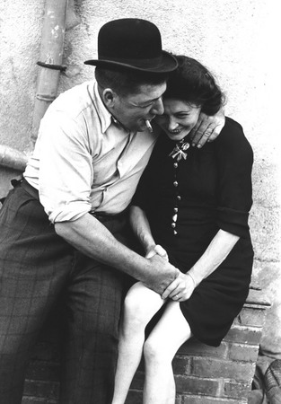 Пьер Була.
Пара на свадьбе. Свадьба, Беришон, Франция. 
май 1945 
© Пьер Була / COSMOS