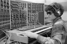 История синтезаторов. Часть 1. От первых опытов синтеза звука к компьютерной музыке. В рамках курса «Музыка и технологии»