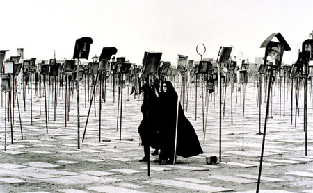 Кристин Спенглер.
Кладбище мучеников в Иране. 
1979