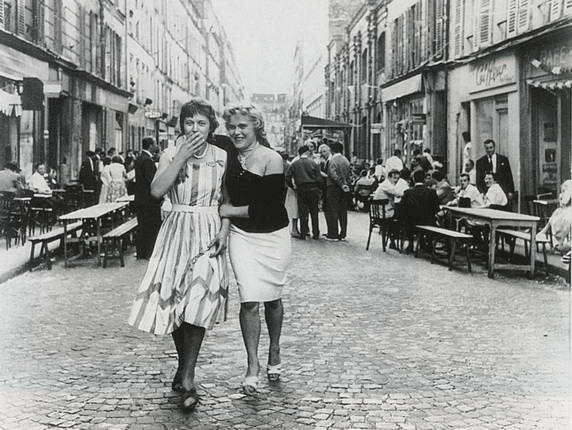 Робер Дуано. Плечо. Улица Де Мо. 1959. Музей современного искусства (Париж)