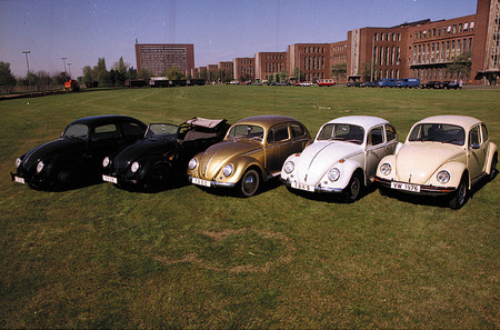 Модельный ряд «Жука» с 1938 по 1975 г. 
1953. 
Архив Volkswagen AG