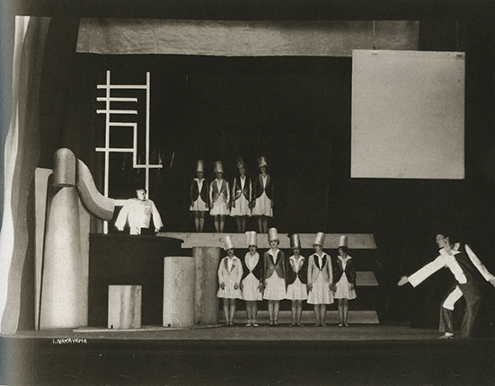 Ивата Накаяма.
Футуристическая пантомима,
1927.
Серебряно-желатиновая печать.
Коллекция Фонда Иваты Накаямы.
Представлено Художественным музеем префектуры Хёго