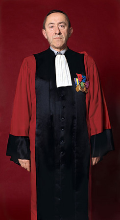 Кристиан Курреж.
Жан-Пьер Дантийак. Бывший прокурор республики Суда большой инстанции в Париже. 
2002