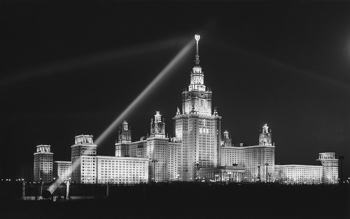 Yevgeny Umnov.
Moscow State University on the Lenin Hills in the light of spotlights. Moscow, May 1, 1953. MAMM collection