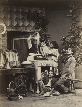 Giorgio Sommer.
Neapolitans: sellers of pasta, fish and wine.
Naples.
1865