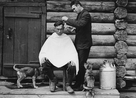 Gennadi Koposov.
Haircutting. 
1974. 
Artist’s collection