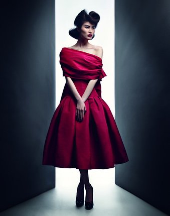 From Pink to Red.
Atout Cœur dress, Haute Couture. Spring-Summer. 1955.
© Patrick Demarchelier. Courtesy of Dior
