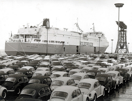 Погрузка в порту Мехико. 
1984. 
Архив Volkswagen AG