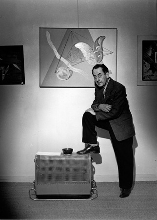Pierre Boulat.
Man Ray in front of his own work at the exhibition in Parisian Gallery. 
May , 1954. 
© Pierre Boulat / COSMOS