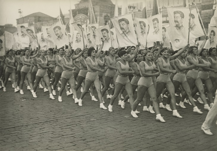 Emmanuil  Evzerikhin.
Sports parade on Red Square.
Moscow, 1930s.
Gelatin silver print by the artist.
Collection of the Multimedia Art Museum, Moscow.