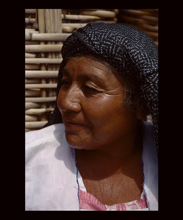 Dolores Dahlhaus.
Woman from Oaxaca state wearing the traditional rebozo shawl.
Mexico, 2010-2012.
Colour print.
Collection of the Mexican Secretariat of Foreign Affairs