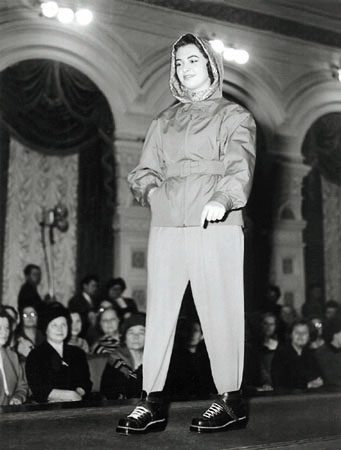 Показ мод в ГУМе. 
1950