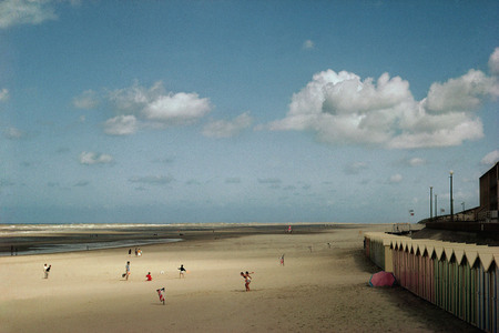 Harry Gruyaert.
FRANCE. Picardie region. Bay of the Somme River. Beach of the town of Fort Mahon. 
1991. 
© Harry Gruyaert/Magnum Photos