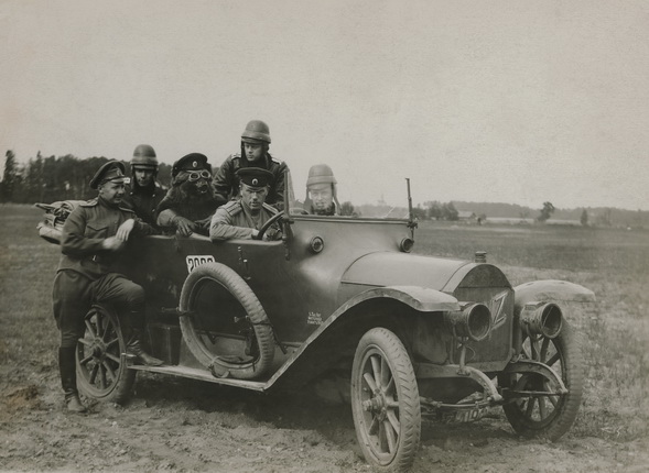 Неизвестный автор.
Летчики в автомобиле. 1915–1917.
Собрание МАММ
