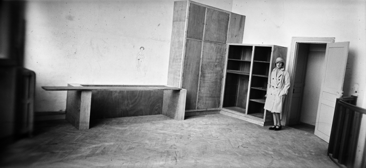 Жак-Анри Лартиг.
Биби. Обустройство моей новой квартиры в Нейи в стиле Джо Буржуа. Июль 1927.
© Ministère de la Culture-France/AAJHL