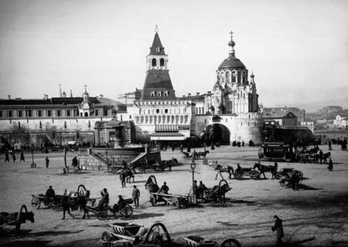 Петр Павлов.
Лубянская площадь (вид на Владимирские ворота). Москва,
1890–1900-е