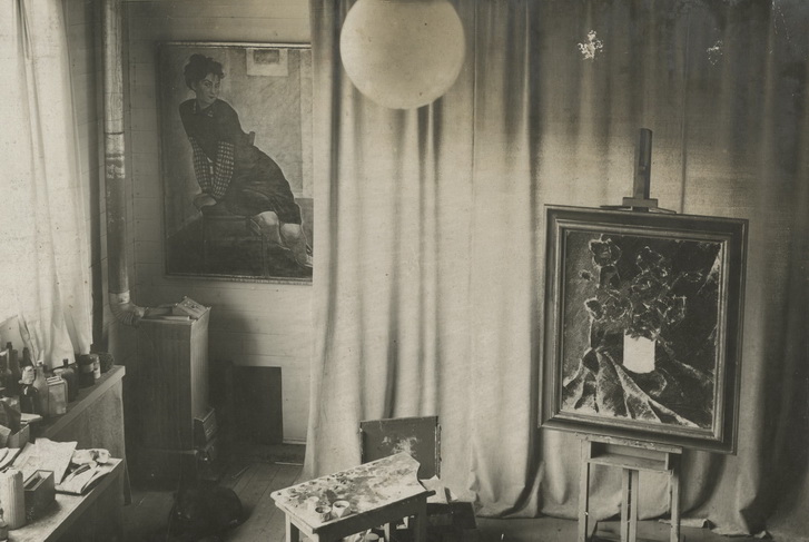 Nikolai Zagrekov.
Studio in the Artist’s House in Charlottenburg, Berlin.
Berlin, 1930s.
Gelatin silver print.
Nikolai Zagrekov Apartment Museum Collection, Berlin