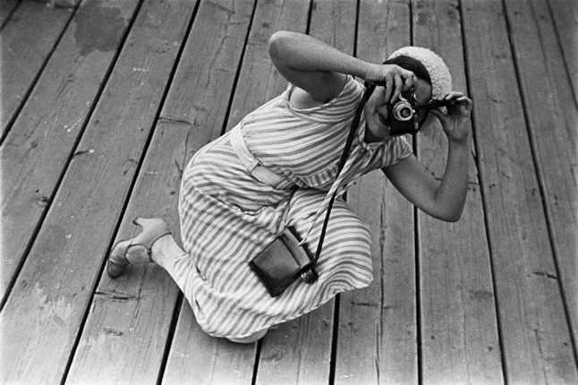 Alexander Rodchenko.
Photographer Evgeniya Lemberg on the shooting at the water stadium ‘Dinamo’. Moscow, 1932.
Modern print from artist’s negative.
MAMM collection