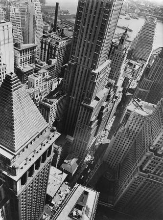 Беренис Эбботт.
Вид на Уол стрит и Ист Ривер, Манхеттен. 
1938. 
Музей города Нью-Йорка