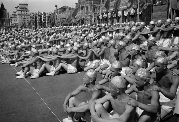 Arkadiy Shaikhet.
Participants in the All-Union Physical Culture Parade on Red Square. Moscow.
12 August 1945.
MAMM/MDF collection