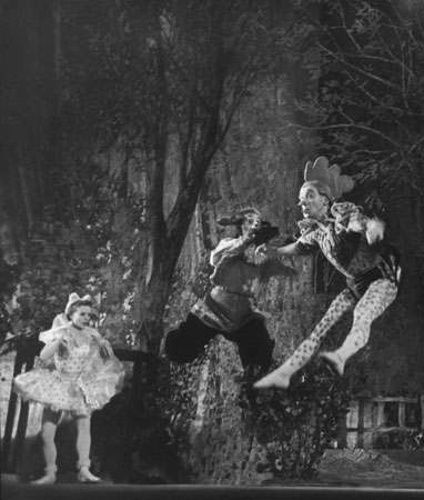 George Petrusov.
Little Stork. 
1949. 
Cat – Natalia Orlovskaya, Dog – Aleksander Tsarman, Rooster – Leonid Shvachkin
