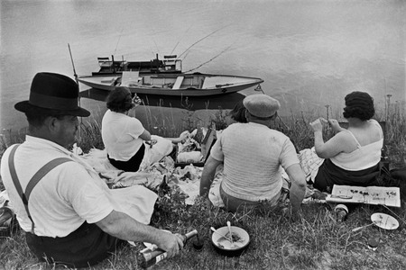 Henri Cartier-Bresson.
Sunday on the banks of the River Marne, France 
1938. 
© Henri Cartier-Bresson / Magnum photos