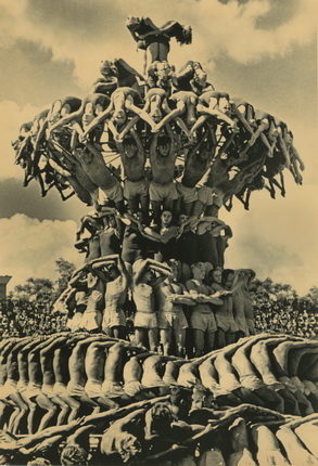 Лев Бородулин.
Пирамида. Москва, 1954.
Серебряно-желатиновый отпечаток.
Собрание автора