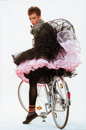 Ф.К. Гундлах.
Беатрис Кунц на велосипеде, Гамбург. 
1982 
©F.C.Gundlach