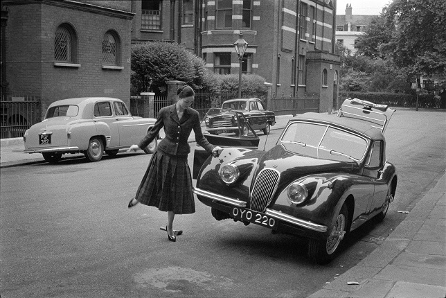 Frank Horvat.
Mate and Jaguar.
South Kensington, London, UK,  1955.
© Frank Horvat