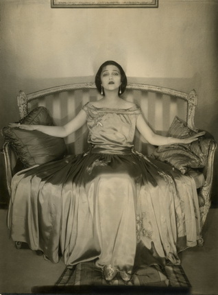 Эдвард Штайхен.
Актриса Джетта Гоудал в сатиновом платье Lanvin. Vogue, 1923.
Courtesy Condé Nast Archive.
© 1923 Condé Nast Publications