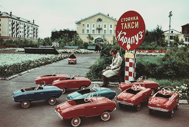 Vsevolod Tarasevich. At the parking lot of the children's taxi 